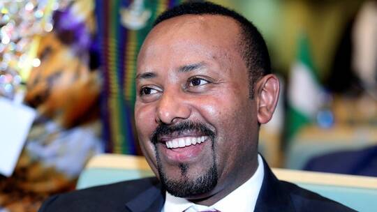 رئيس وزراء إثيوبيا يقيل وزير الدفاع وتسعة مسؤولين كبار 