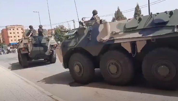  مدرعات الجيش تنزل إلى شوارع بني ملال لفرض الحجر الصحي