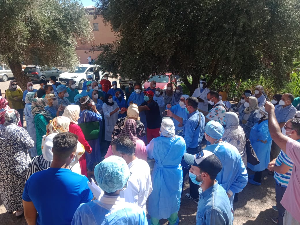 Sit-in du personnel de l'hôpital Ibn Zohr de Marrakech, lundi 17 août. Crédit : Kech24.com