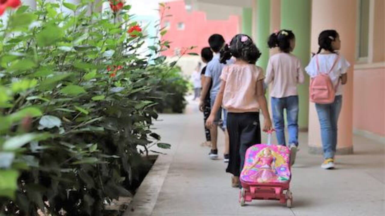 منظمة: تحميل الأسر مسؤولية اختيار التعليم الحضوري هروب إلى الأمام 