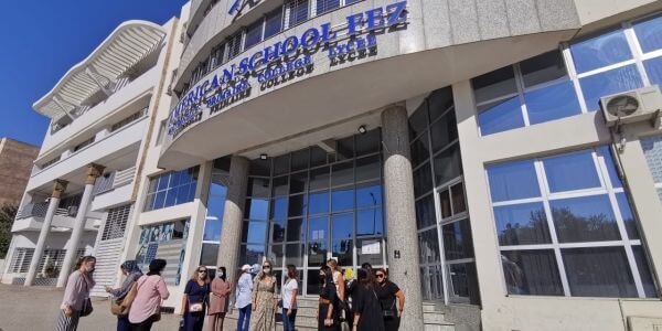 إغلاق المدرسة الأمريكية بفاس يُفجّر احتجاجات آباء وأولياء التلاميذ 